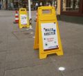 Frisch gemalte Abgrenzungspunkte